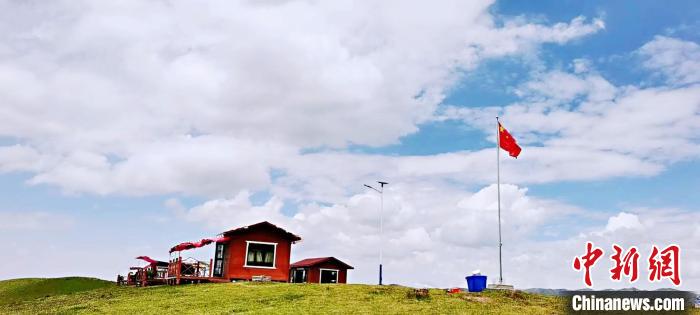 圖為地處同仁市加吾鄉(xiāng)東維村的農(nóng)家樂?！⑿憔?攝