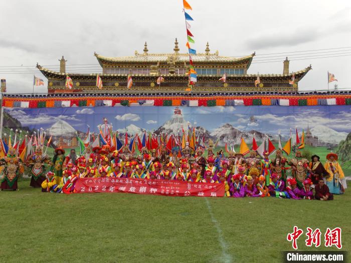 圖為全體演員合影?！“喱斂h文體旅游廣電局 供圖