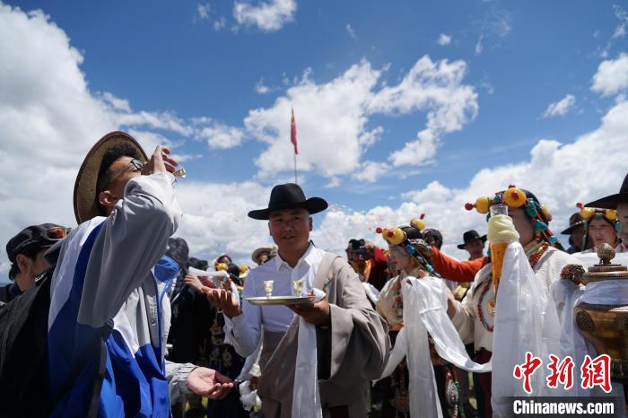 2022瀾湄國(guó)際影像周嘉賓來(lái)到查旦濕地采風(fēng)打卡