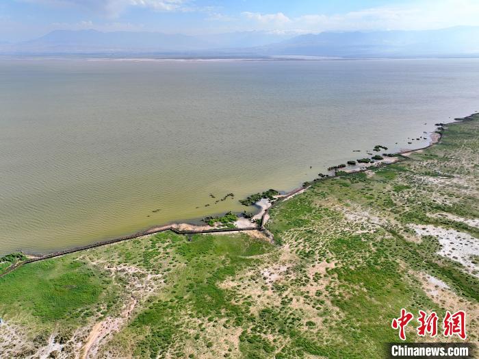 圖為航拍都蘭湖國家濕地公園。　祁增蓓 攝