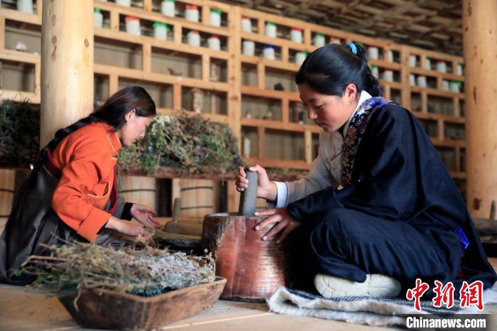 藥材搗碎?！⊥趵?攝