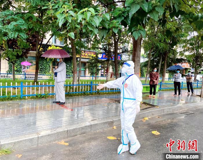 高原小城青海尖扎抗疫見聞：柔肩亦可擔(dān)重任，夫妻檔聞令而動(dòng)