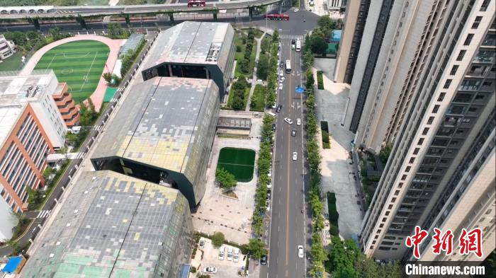 匯泉路社區(qū)一角?！「呒午?攝