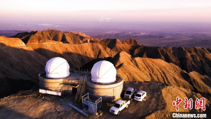 圖為青海冷湖賽什騰山天文臺(tái)址日落?！『槲腻?攝