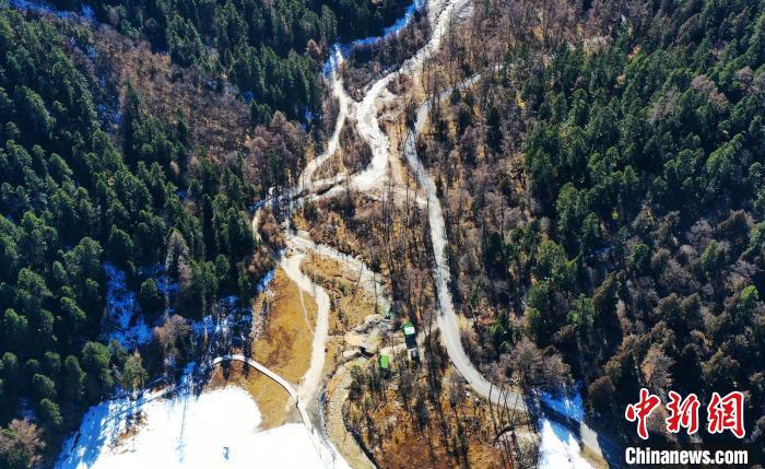 畢棚溝景區(qū)風(fēng)光?！“苍?攝