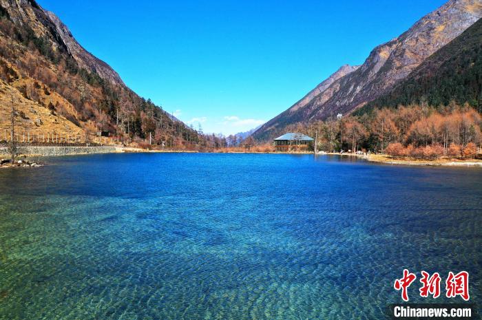 畢棚溝景區(qū)風(fēng)光。　安源 攝