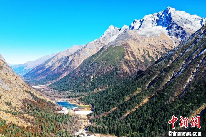 畢棚溝景區(qū)風(fēng)光。　安源 攝