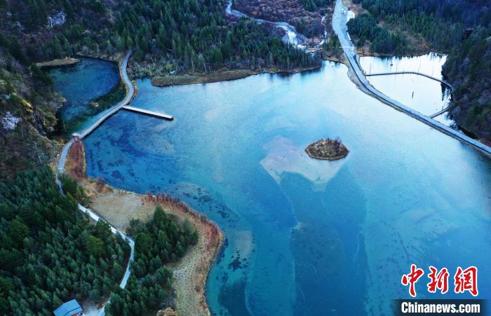 畢棚溝景區(qū)風(fēng)光?！“苍?攝