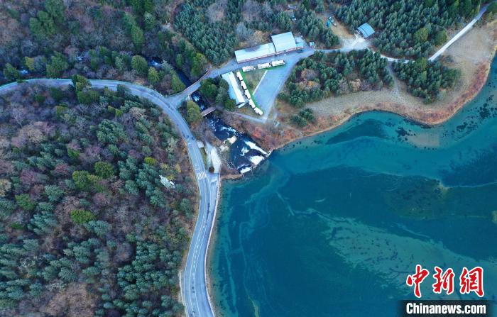 畢棚溝景區(qū)風(fēng)光?！“苍?攝