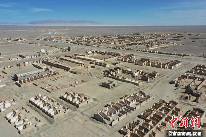 航拍青海省海西蒙古族藏族自治州茫崖市冷湖石油工業(yè)遺址保護(hù)區(qū)。　馬銘言 攝