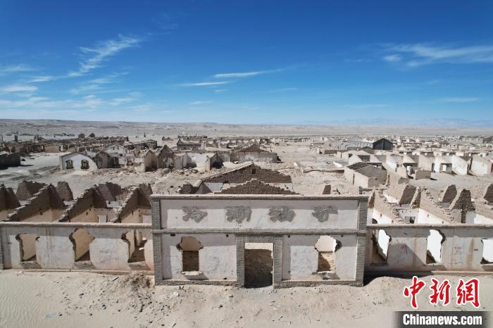 航拍青海省海西蒙古族藏族自治州茫崖市冷湖石油工業(yè)遺址保護(hù)區(qū)?！●R銘言 攝