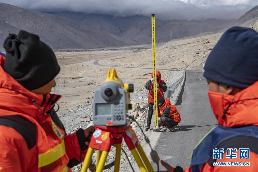 （新華全媒頭條·圖文互動）（10）往更高處長、往長春北京方向移動——來自海拔8848.86米的報(bào)告