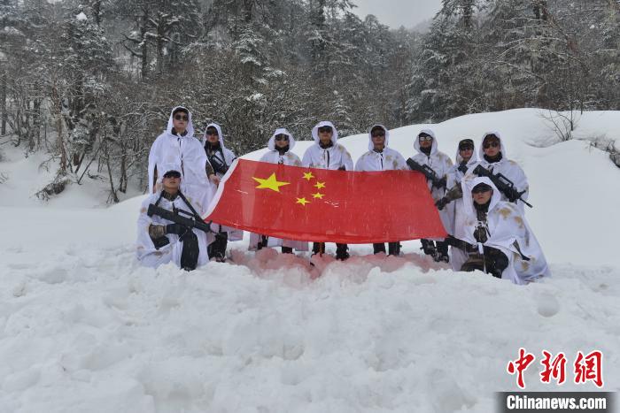 圖為主權(quán)宣誓?！铎o 攝