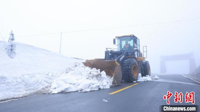 西藏玉麥鄉(xiāng)曲玉道班:養(yǎng)護邊境公路確保昔日“孤島”暢通