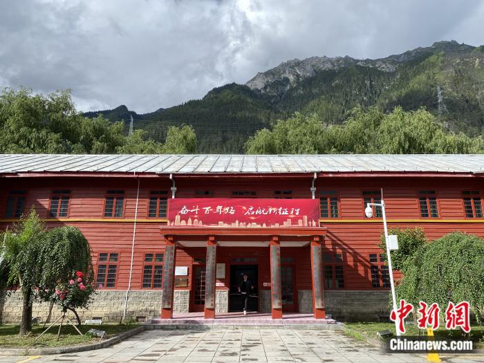 波密紅樓。彭寧鈴 攝