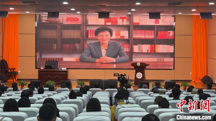 中國(guó)數(shù)百名專家學(xué)者齊聚共商西藏“穩(wěn)定、發(fā)展、生態(tài)、強(qiáng)邊”四件大事