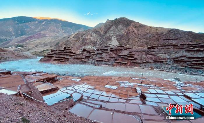 資料圖為芒康千年古鹽田。 <a target='_blank' ><p  align=