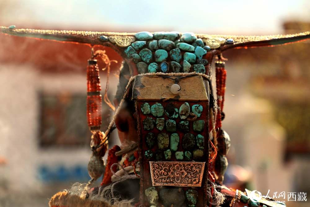 “飛天服飾”頭飾。人民網(wǎng) 李海霞攝