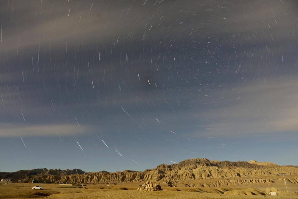 札達(dá)土林上空的星空。旦真次旦攝