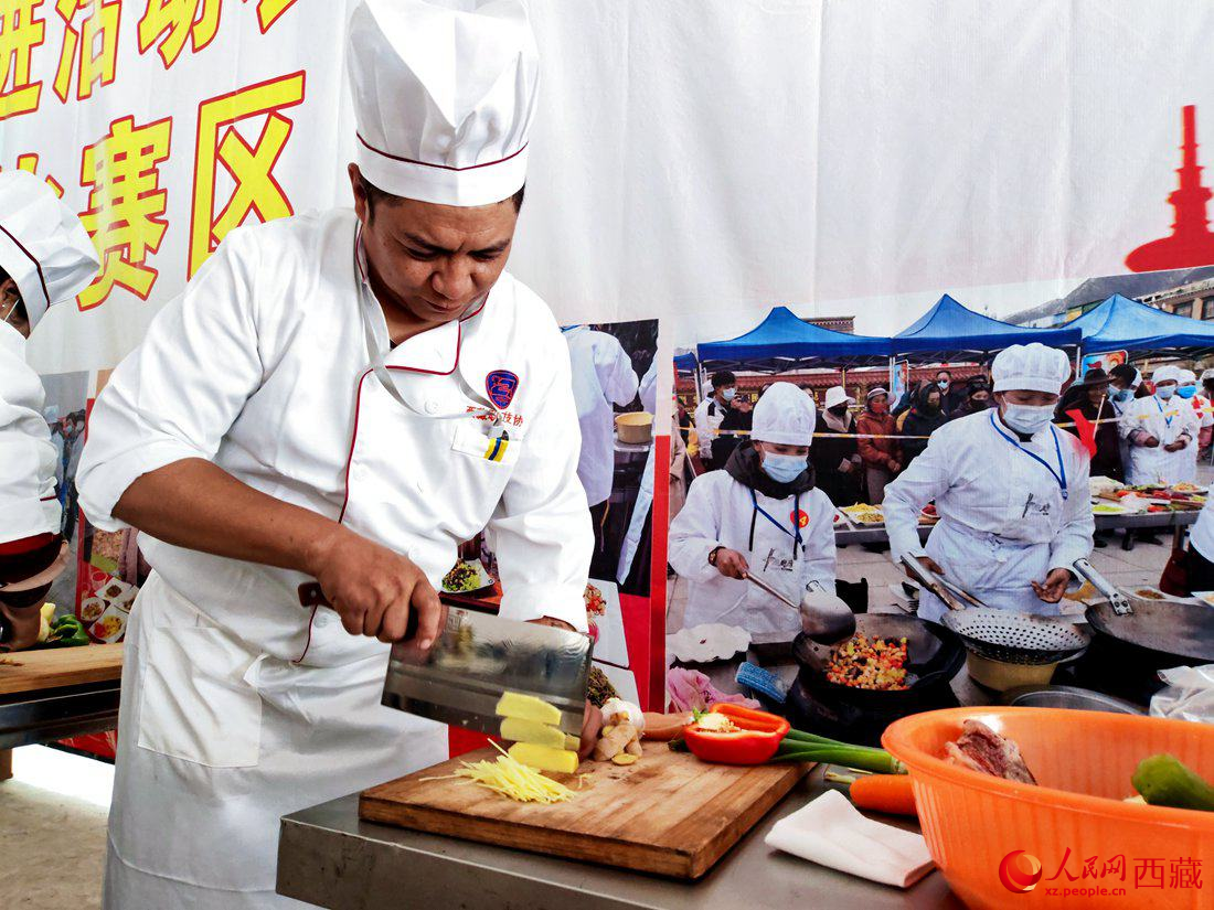 廚藝比拼現(xiàn)場(chǎng)。 人民網(wǎng) 李海霞攝