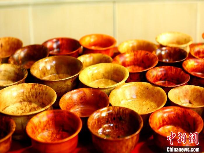 圖為木碗成品?！?鄧巴 　攝