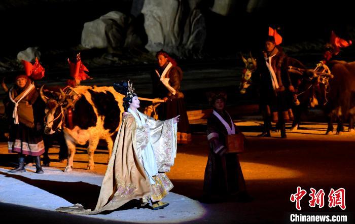 3月17日，西藏拉薩，《文成公主》大型史詩劇演出現(xiàn)場(chǎng)。　李林 攝