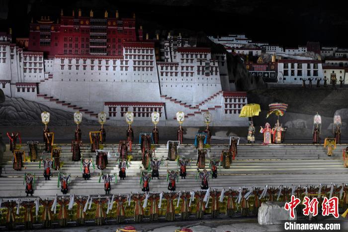 3月17日，西藏拉薩，《文成公主》大型史詩劇演出現(xiàn)場(chǎng)。　李林 攝