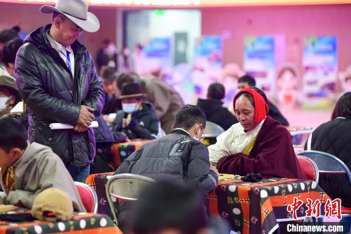 圖為比賽現(xiàn)場?！∝暩聛硭?攝