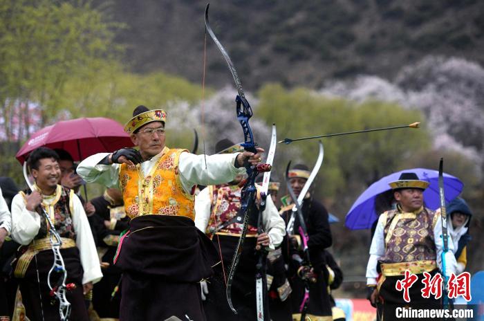 3月28日，選手參加響箭比賽?！±盍?攝