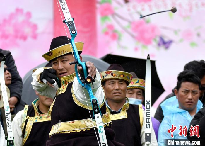 3月28日，選手參加響箭比賽?！±盍?攝