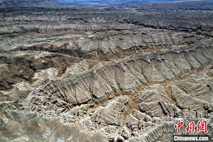 4月5日，西藏阿里札達(dá)土林。(無(wú)人機(jī)照片) 李林 攝