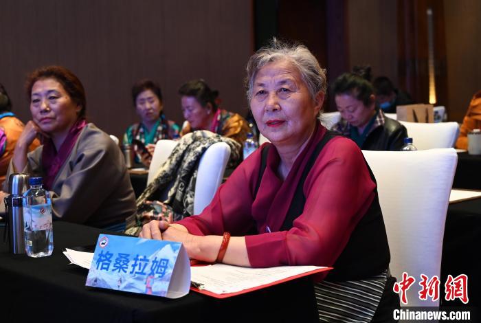 圖為西藏銀發(fā)旅游產(chǎn)品體驗(yàn)團(tuán)老年代表。　趙朗 攝