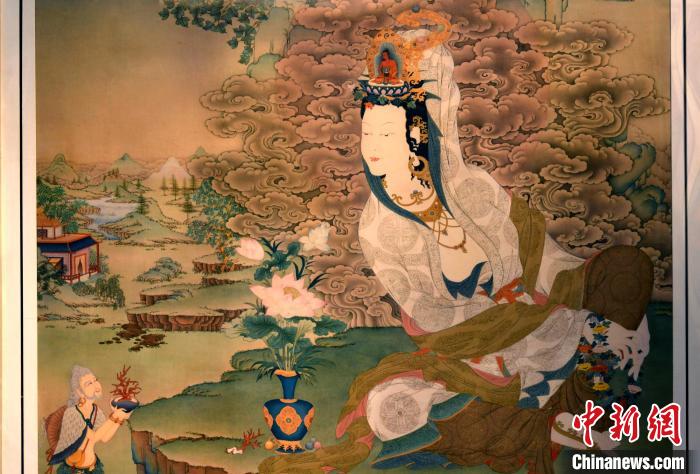 圖為5月16日，展覽中新創(chuàng)唐卡作品《靜息觀音》(局部)?！±盍?攝