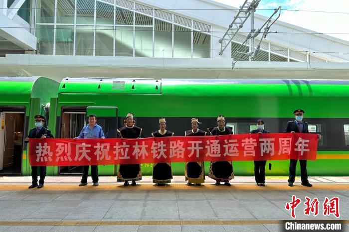 中國鐵路青藏集團有限公司慶祝拉林鐵路開通運營兩周年?！±詈Ｐ?攝