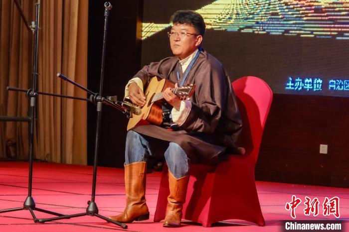 圖為選手進行才藝展示?！∥鞑刈灾螀^(qū)旅發(fā)廳供圖