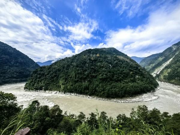 幾代建設(shè)者，歷經(jīng)半個(gè)多世紀(jì)完成！這是一條怎樣的公路？