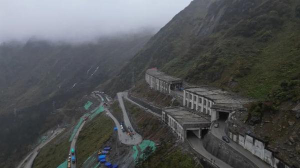 幾代建設(shè)者，歷經(jīng)半個(gè)多世紀(jì)完成！這是一條怎樣的公路？