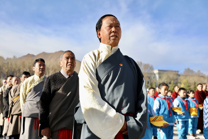 “升國旗、唱國歌”儀式現(xiàn)場。