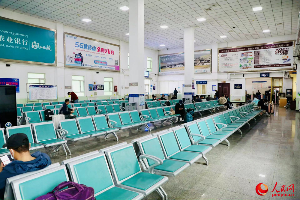 火車站內(nèi)景。人民網(wǎng)記者 次仁羅布攝