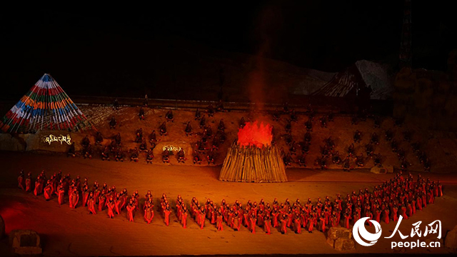 《文成公主》大型史詩(shī)劇演出現(xiàn)場(chǎng)。人民網(wǎng)記者 劉凡攝