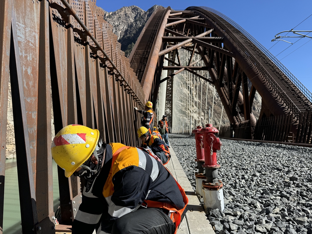 螺栓檢查。馬生明攝
