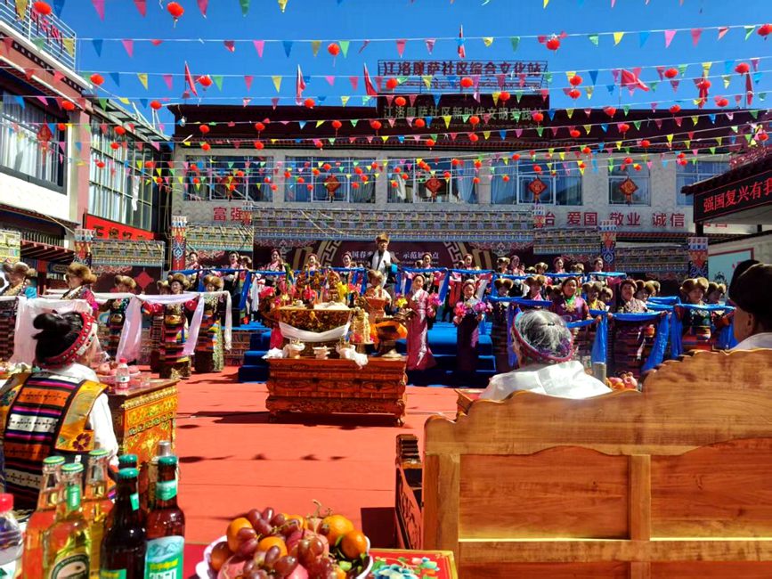 江洛康薩社區(qū)開展文藝演出