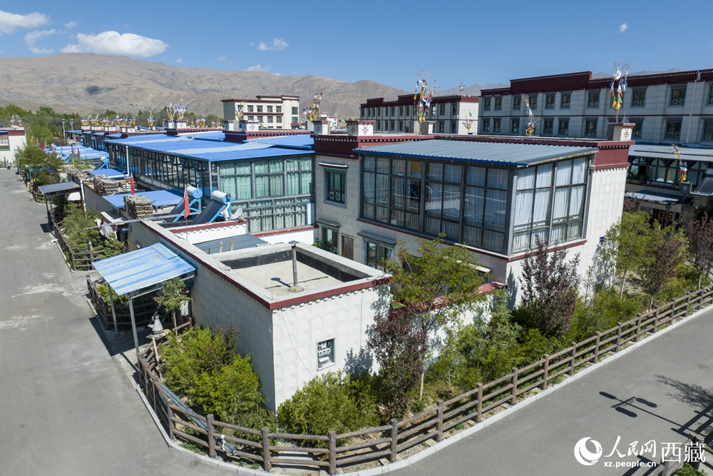 寬敞明亮的藏式民居。人民網(wǎng)記者 次仁羅布攝