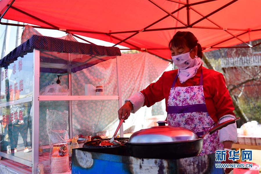 （全面建成小康社會“百城千縣萬村調(diào)研行”·圖文互動(dòng)）（6）青?？柎澹骸肮夤鞔濉钡娜A麗轉(zhuǎn)身