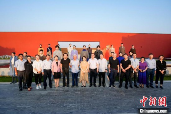 近40套藏式針織系列時裝亮相2022北京時裝周?！”本r裝周供圖