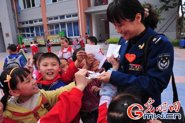 【我和軍隊(duì)的不解之緣】“先是軍人，才是媽媽”