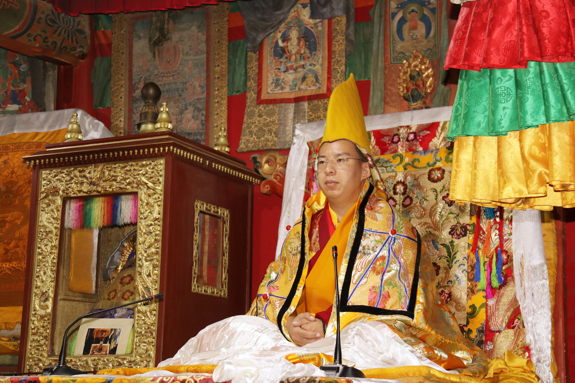 班禪大師在大經(jīng)堂講經(jīng)。攝影：袁星宇.jpg