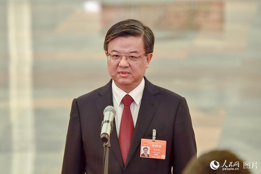 海關(guān)總署署長(zhǎng)倪岳峰回答記者提問(wèn)。
