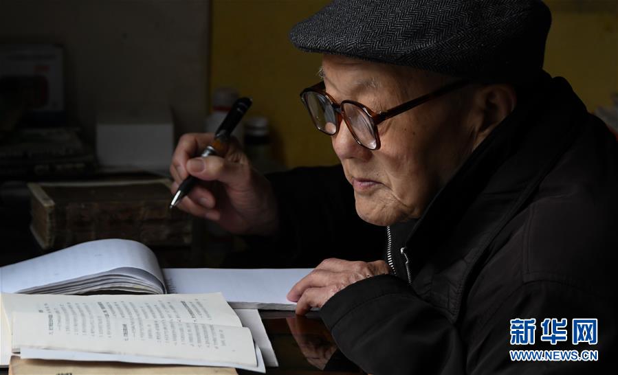 (新華全媒頭條·圖文互動)(4)英雄無言——95歲老黨員張富清的本色人生