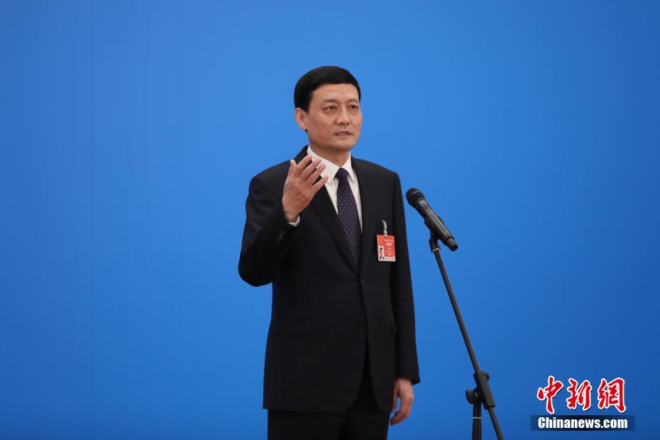 3月8日，第十三屆全國人民代表大會第四次會議舉行第二場“部長通道”采訪活動。圖為中國工業(yè)和信息化部部長肖亞慶通過網(wǎng)絡(luò)視頻方式接受采訪。 <a target='_blank' ><p  align=